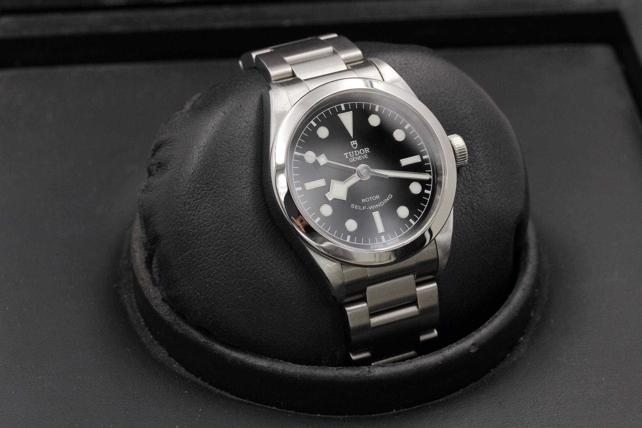 Watch Image 10