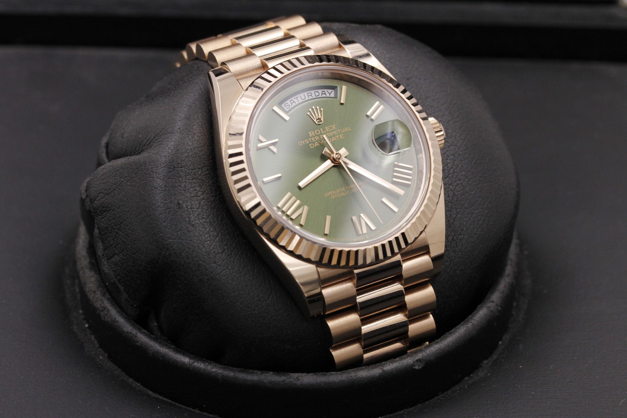 Watch Image 10