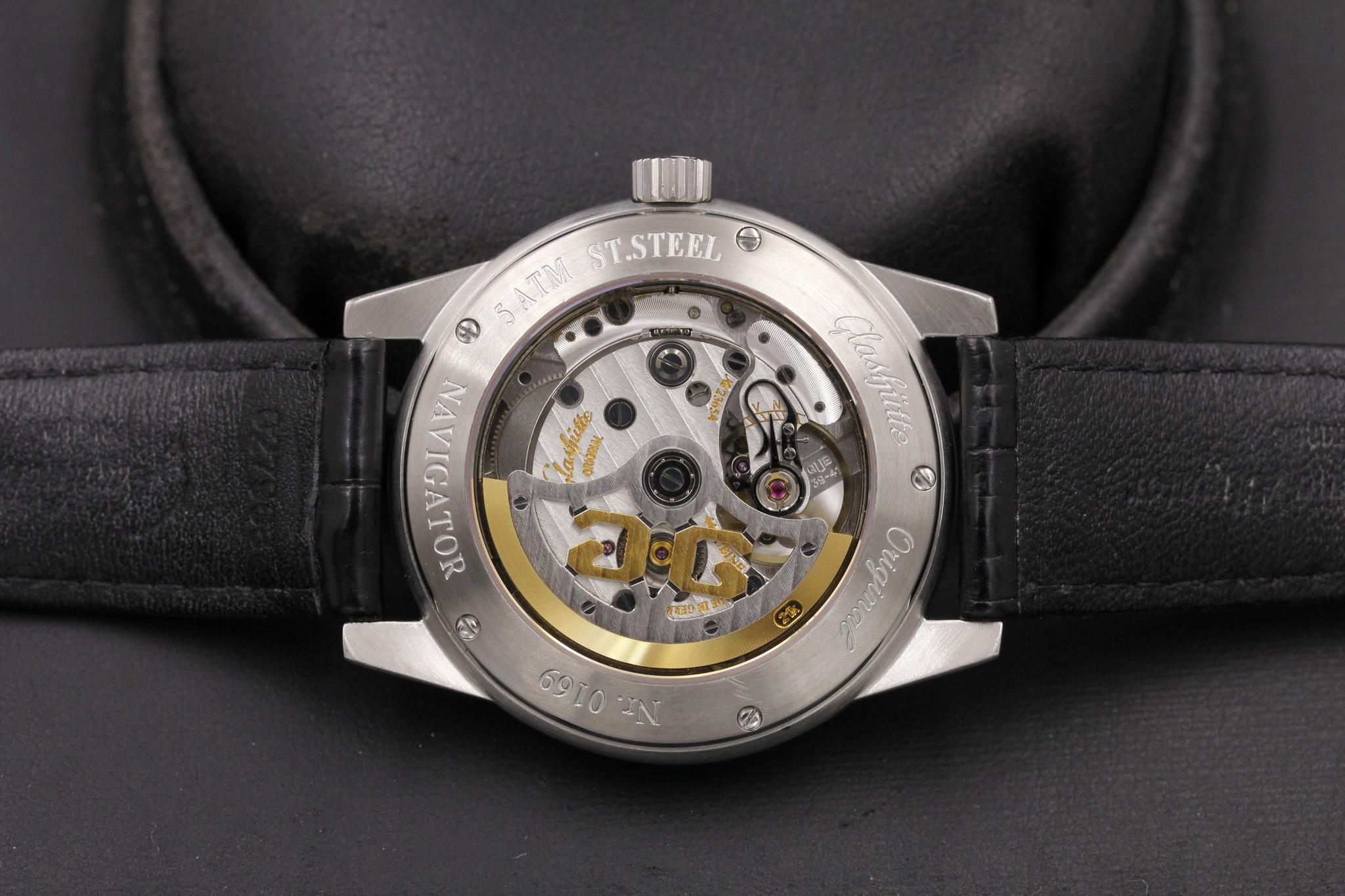 Watch Image 7