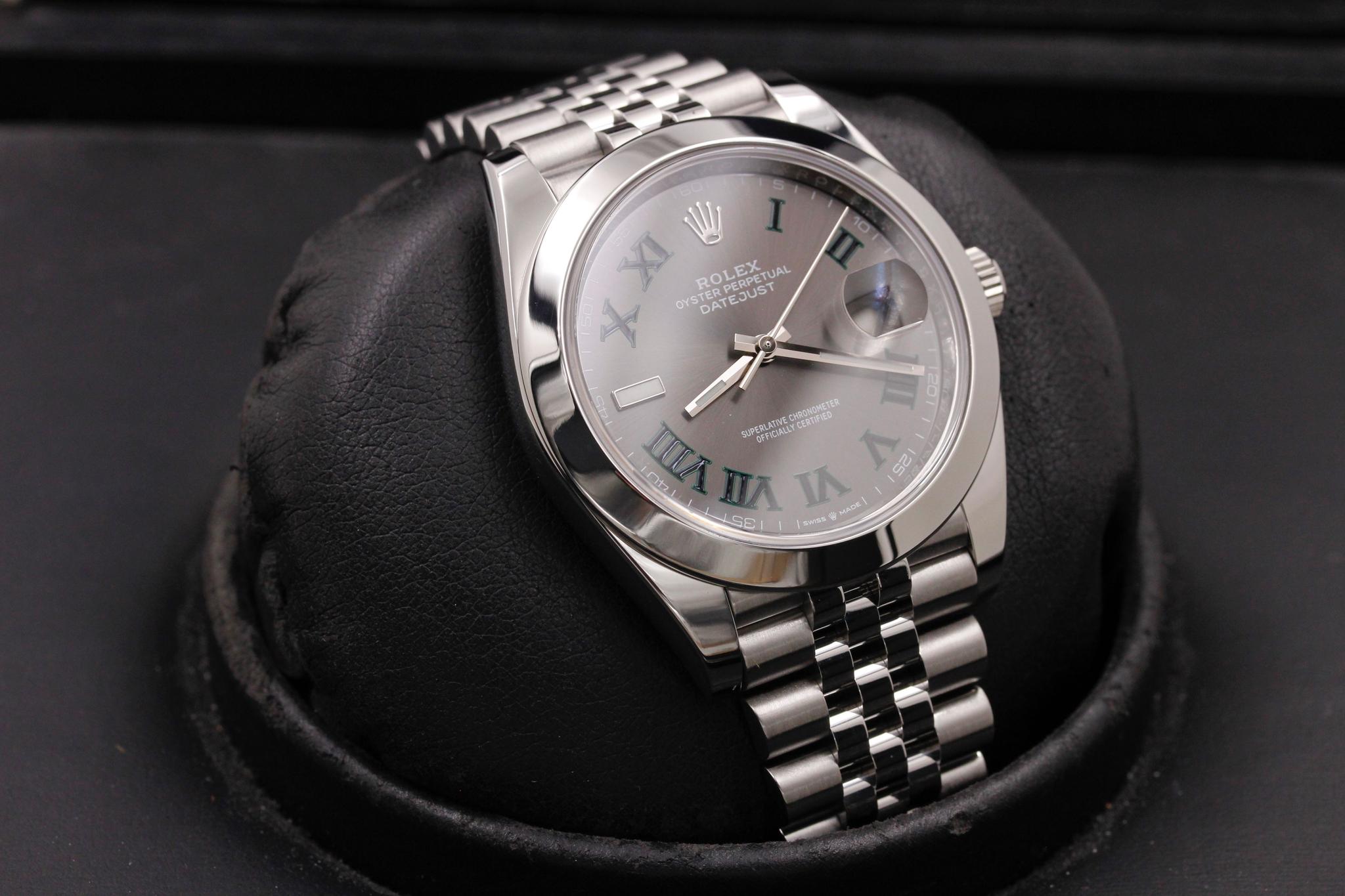 Watch Image 10