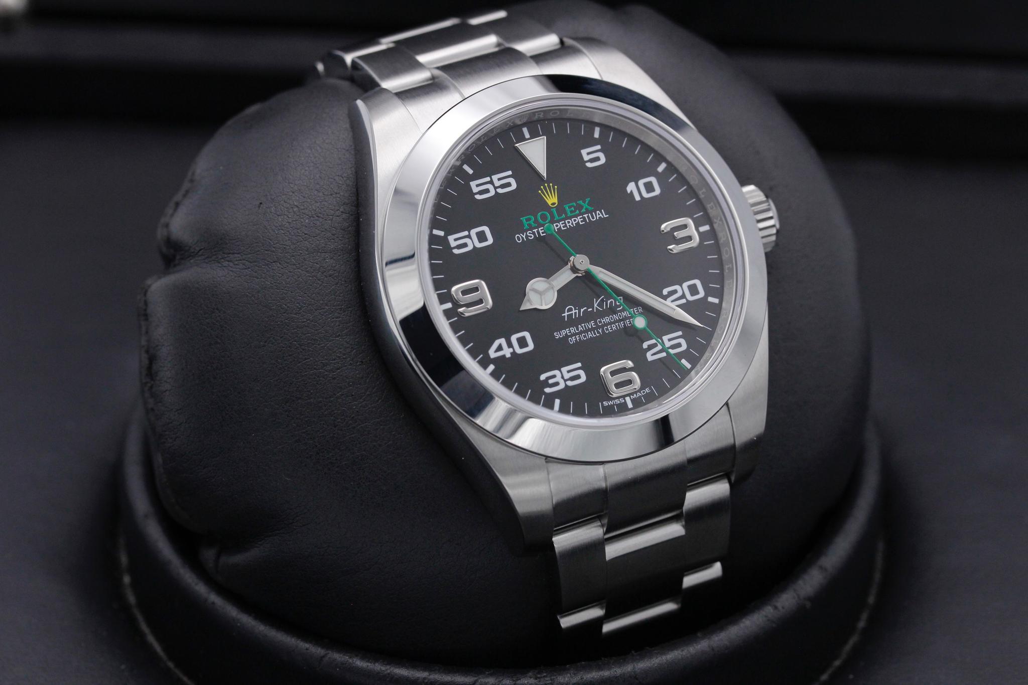 Watch Image 10