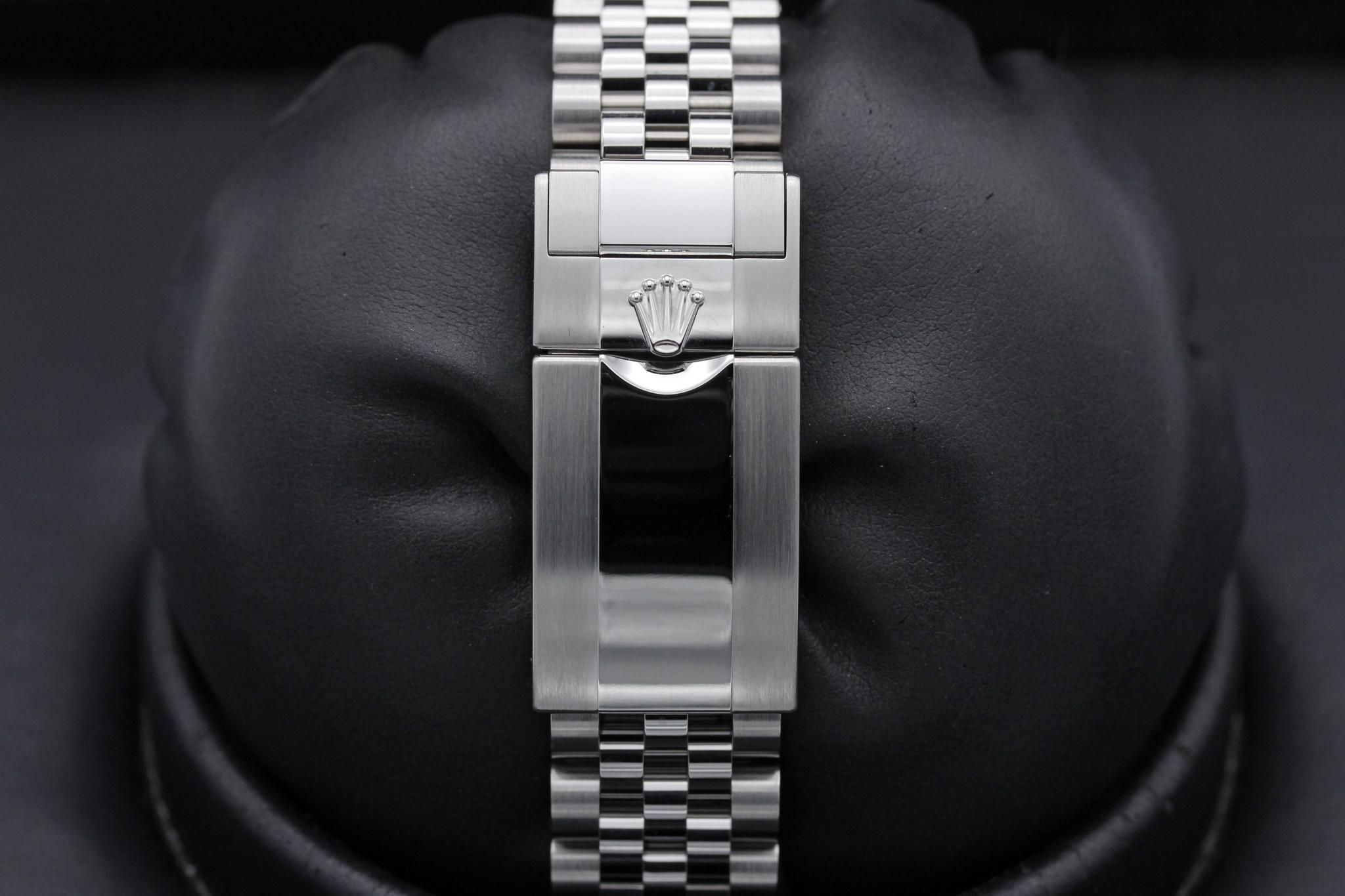 Watch Image 7