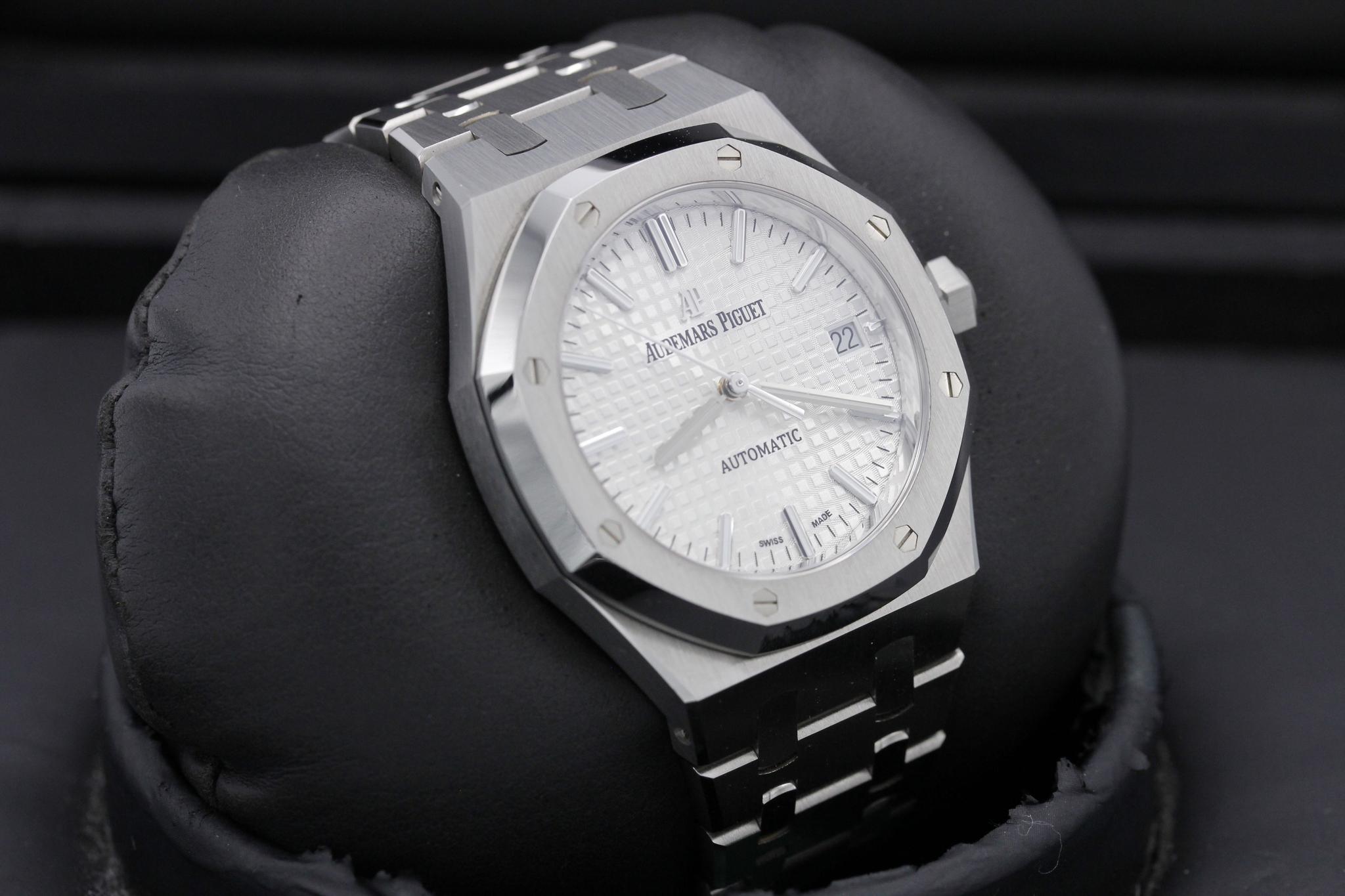 Watch Image 10