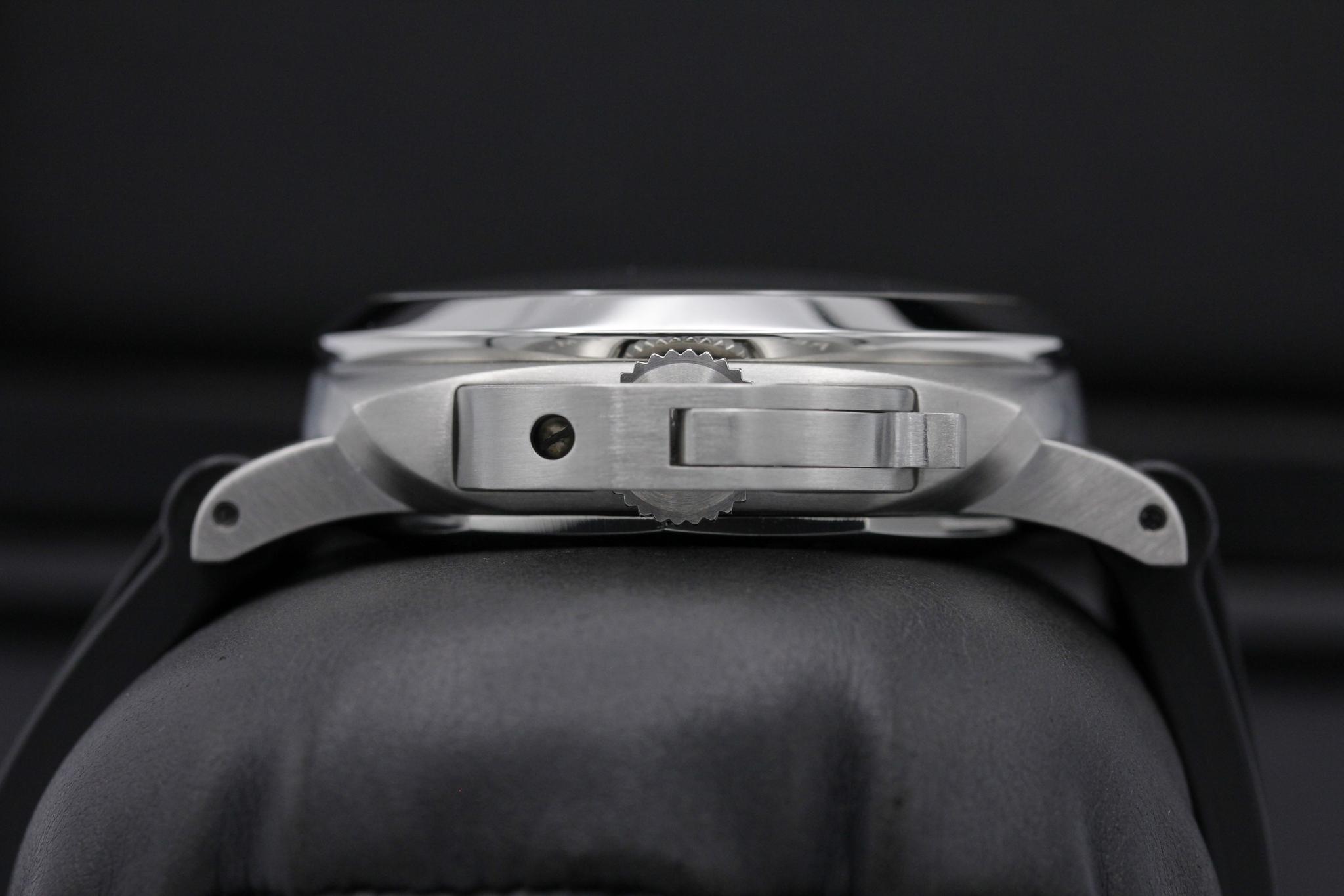 Watch Image 3