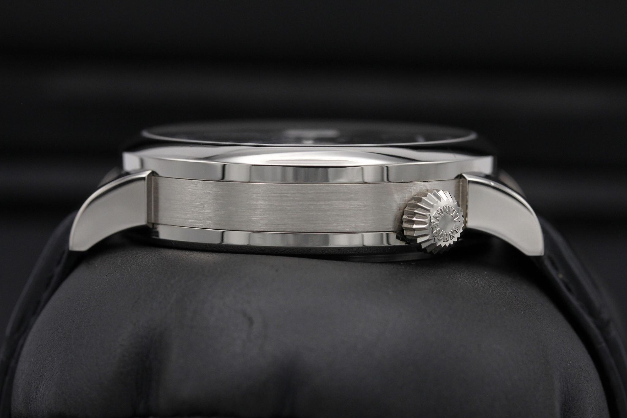 Watch Image 3