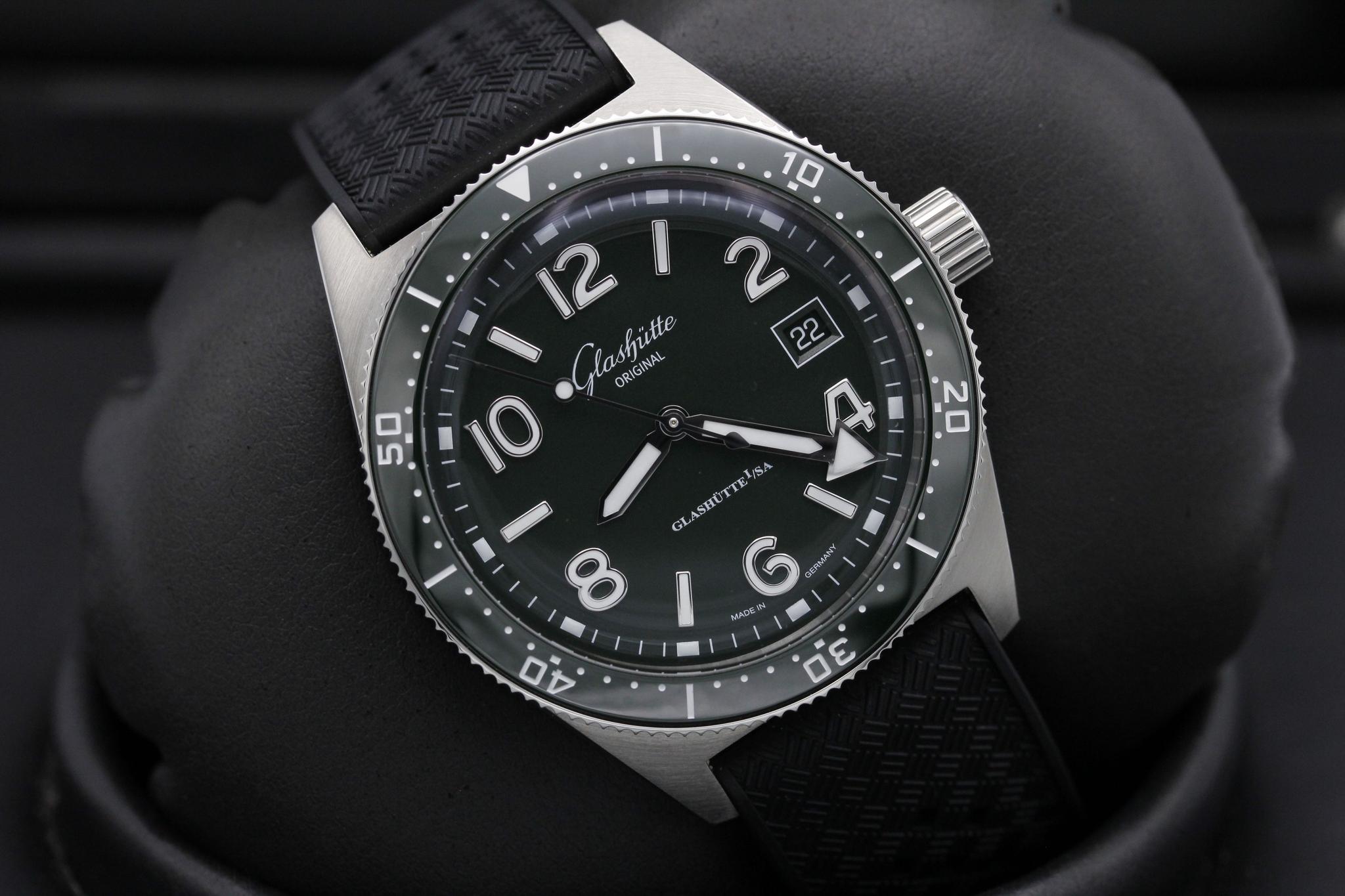 Watch Image 9