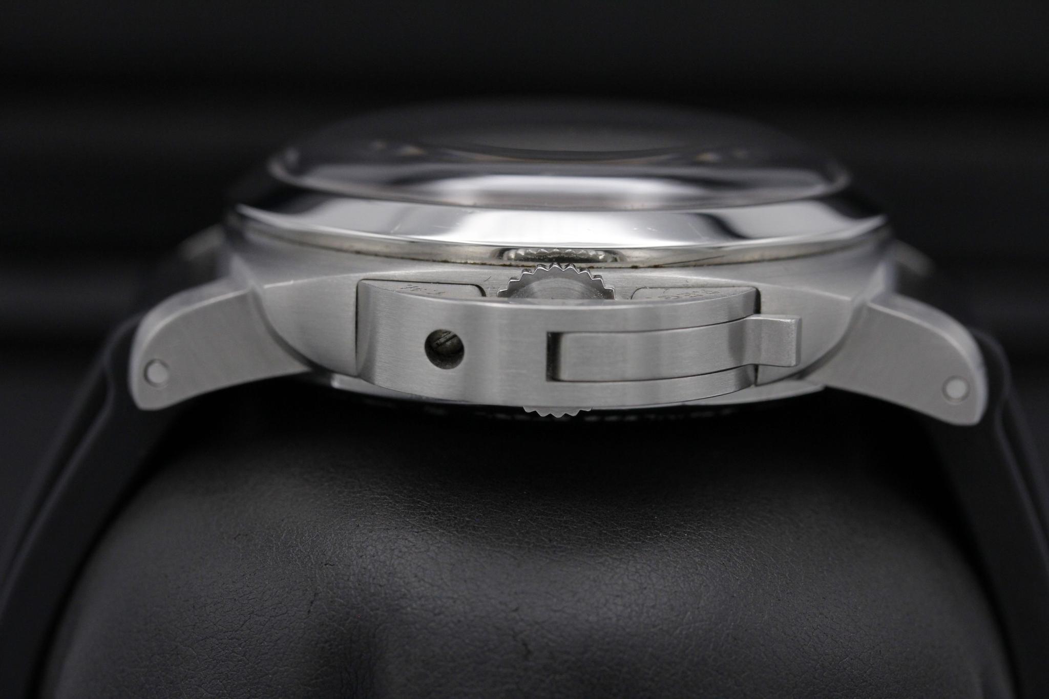 Watch Image 3