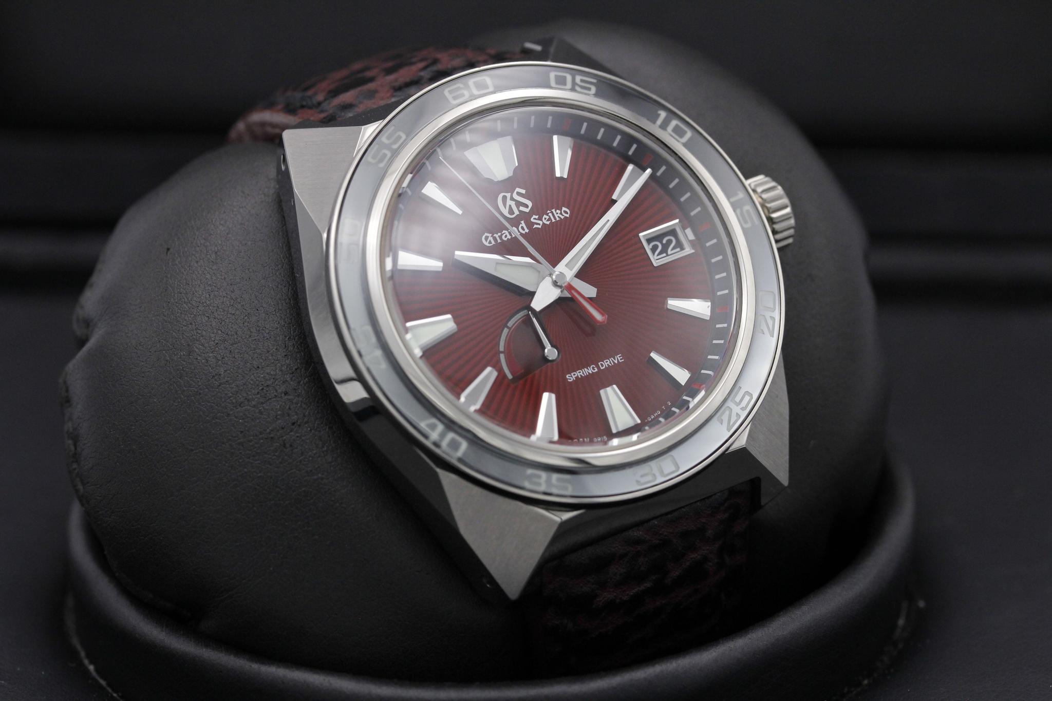 Watch Image 10