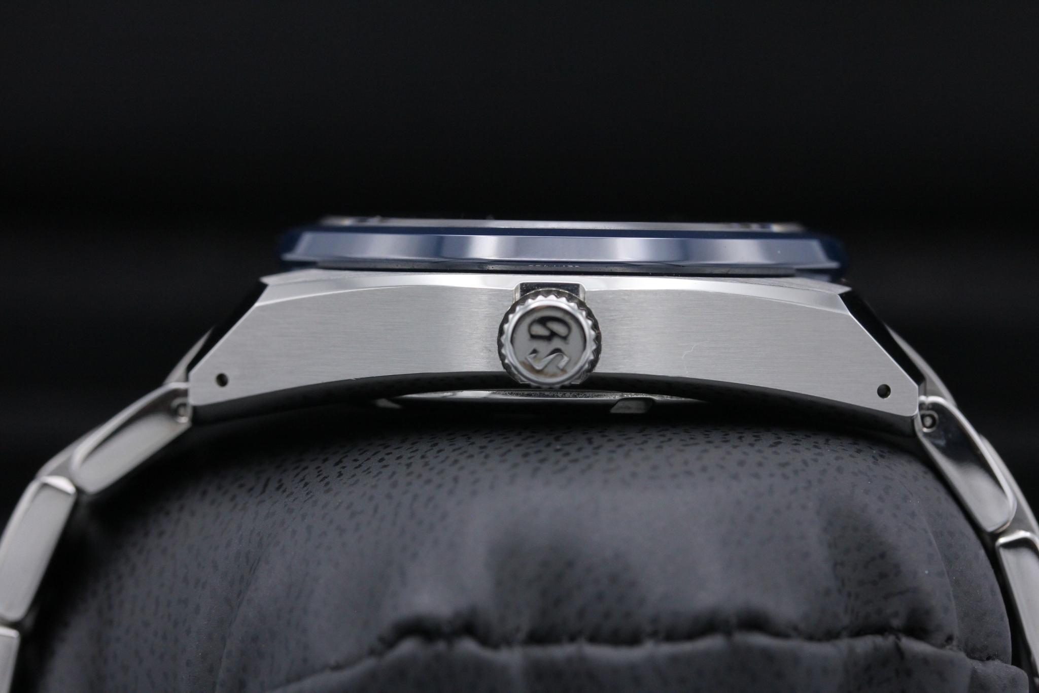 Watch Image 3