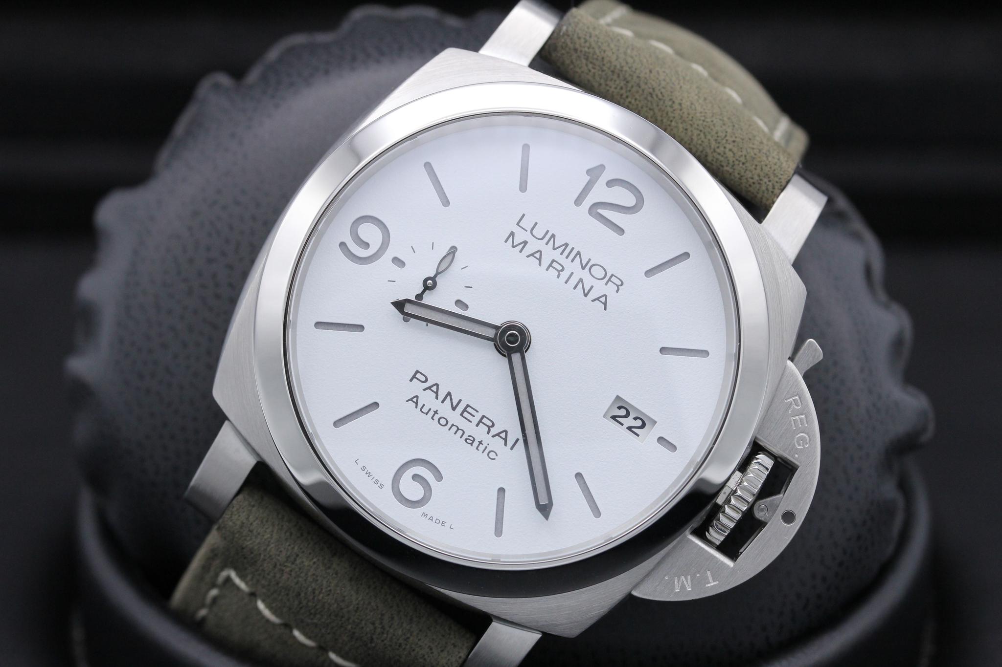 Watch Image 10