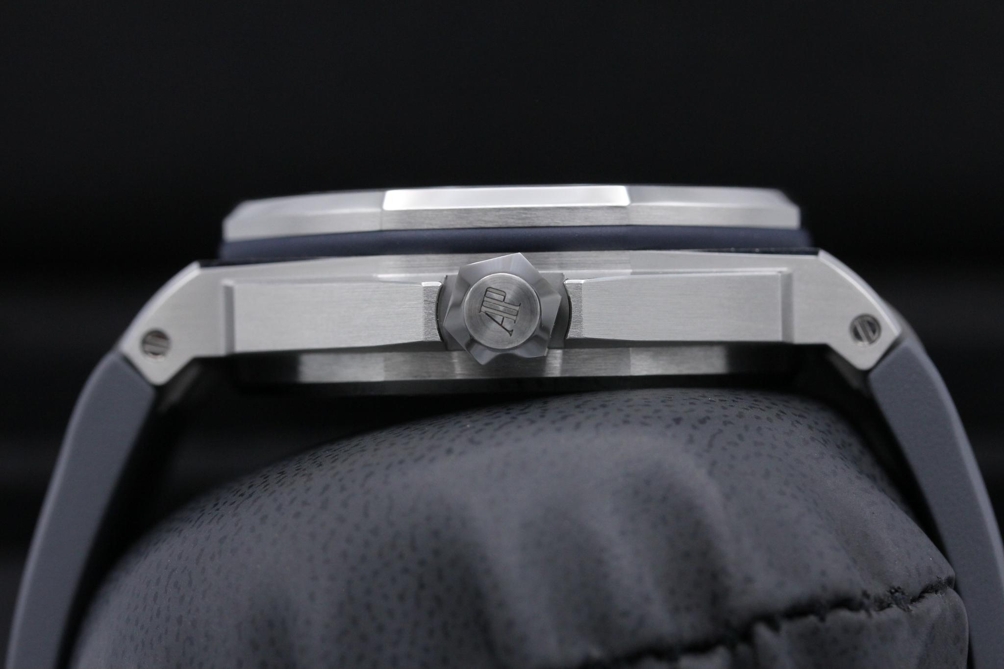 Watch Image 3