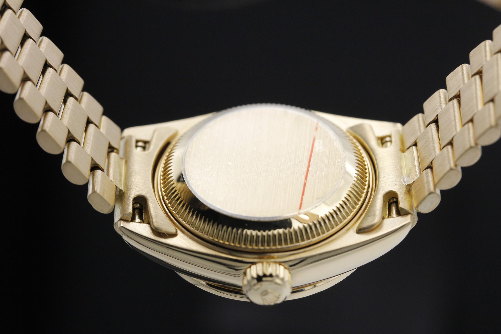 Watch Image 7