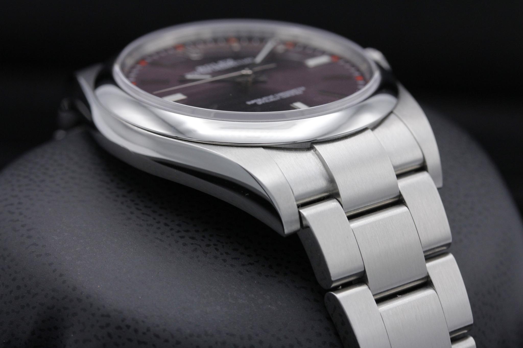 Watch Image 6