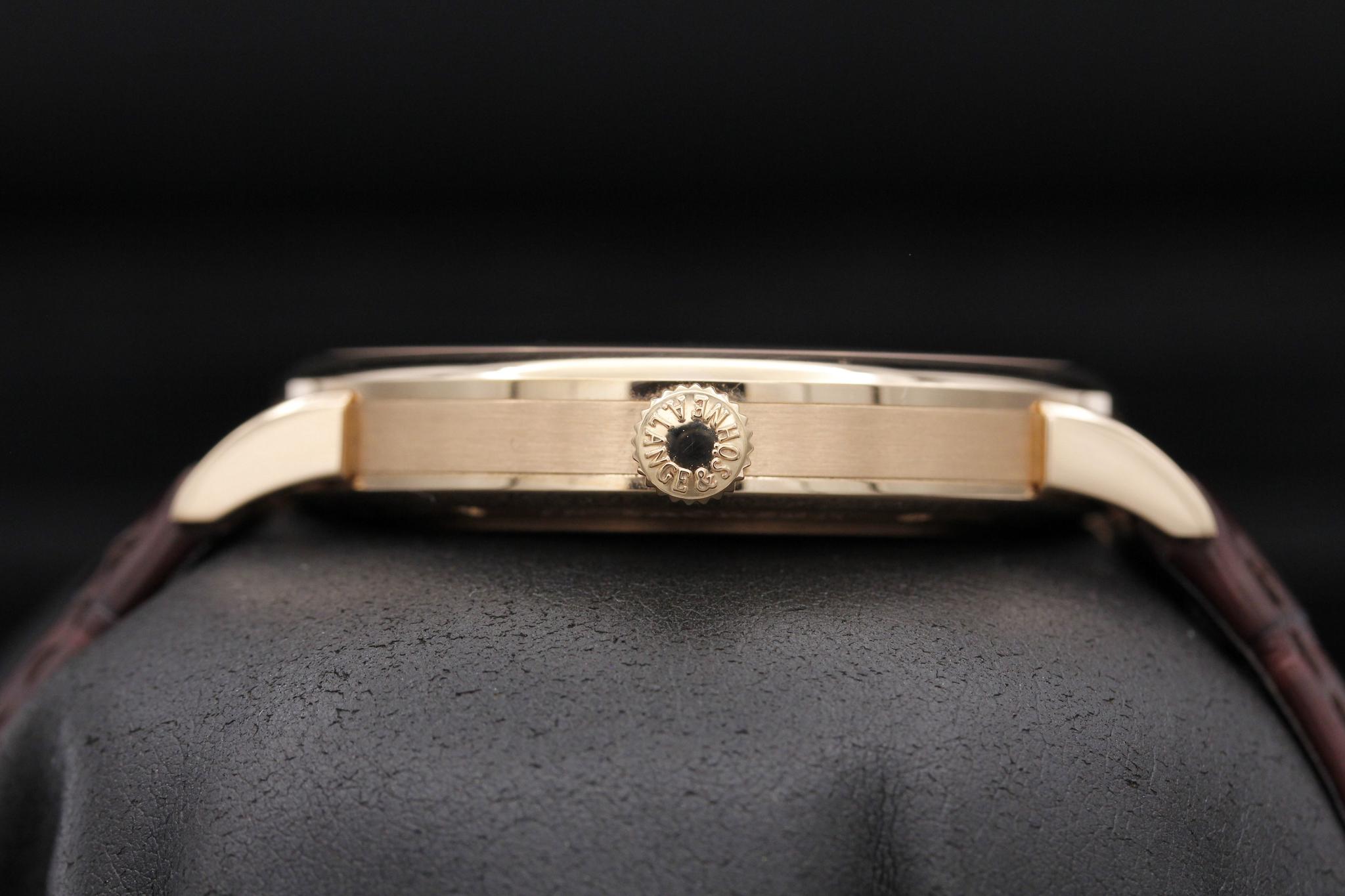 Watch Image 3