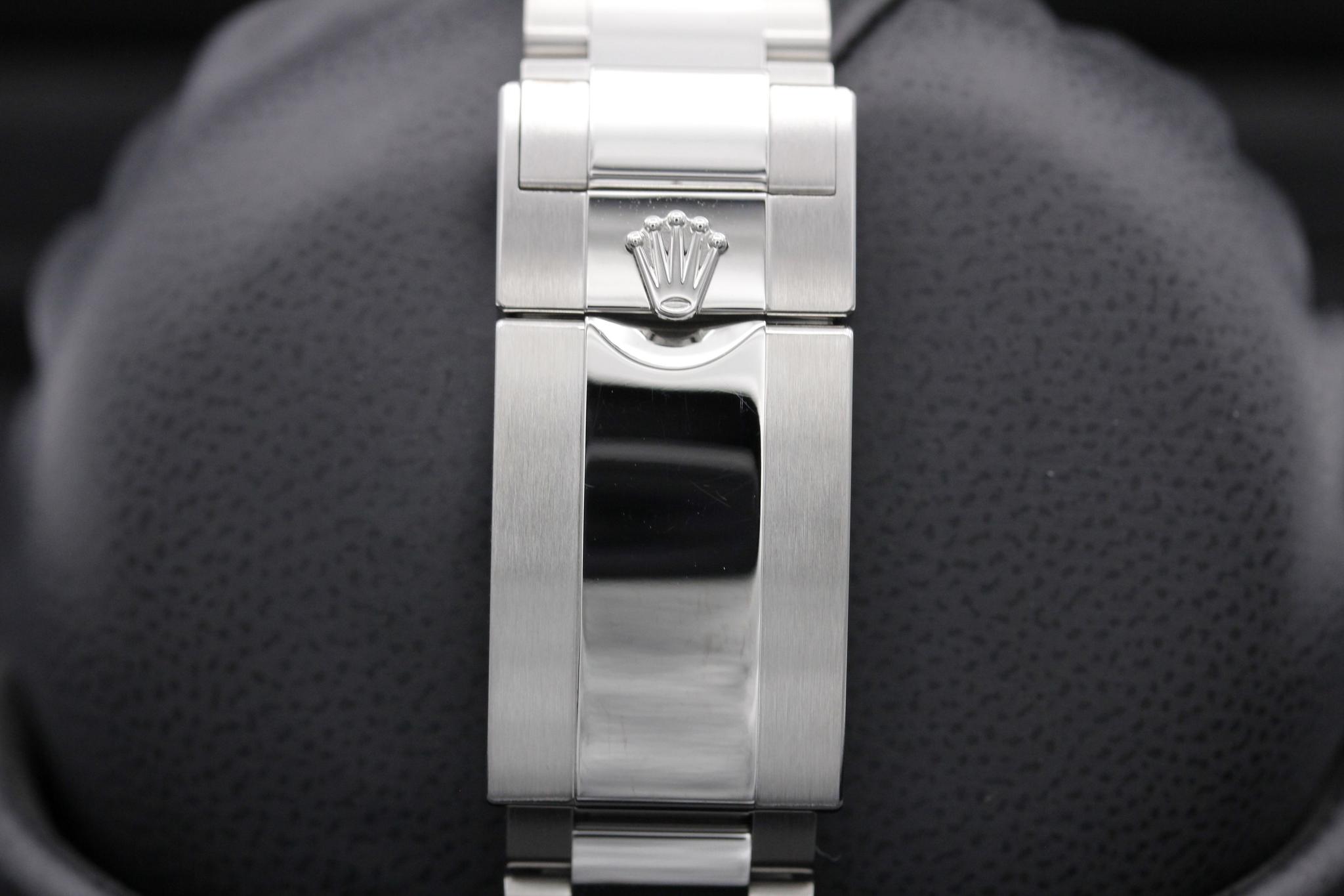 Watch Image 7