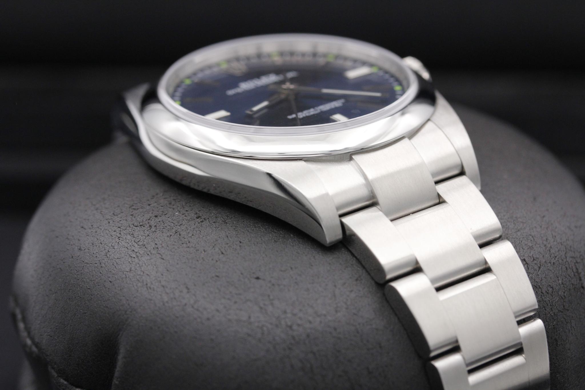 Watch Image 6