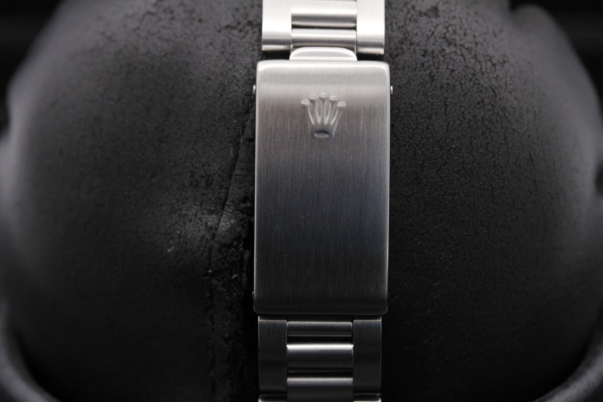 Watch Image 10