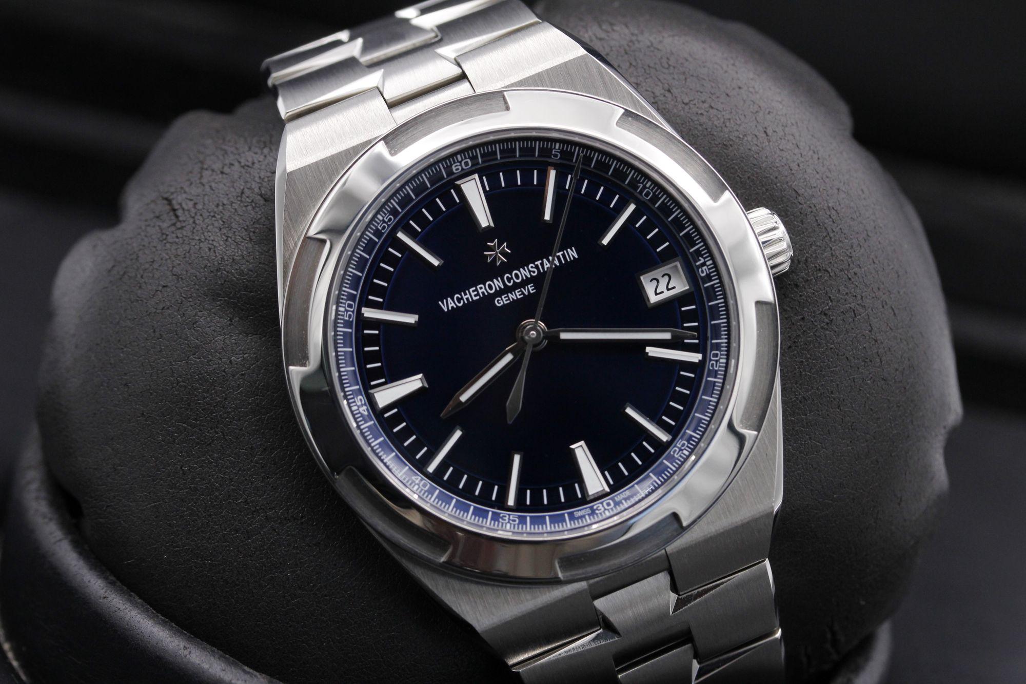 Preowned Vacheron Constantin Overseas Blue Dial Stainless Steel 41mm (4500V/110A-B128)