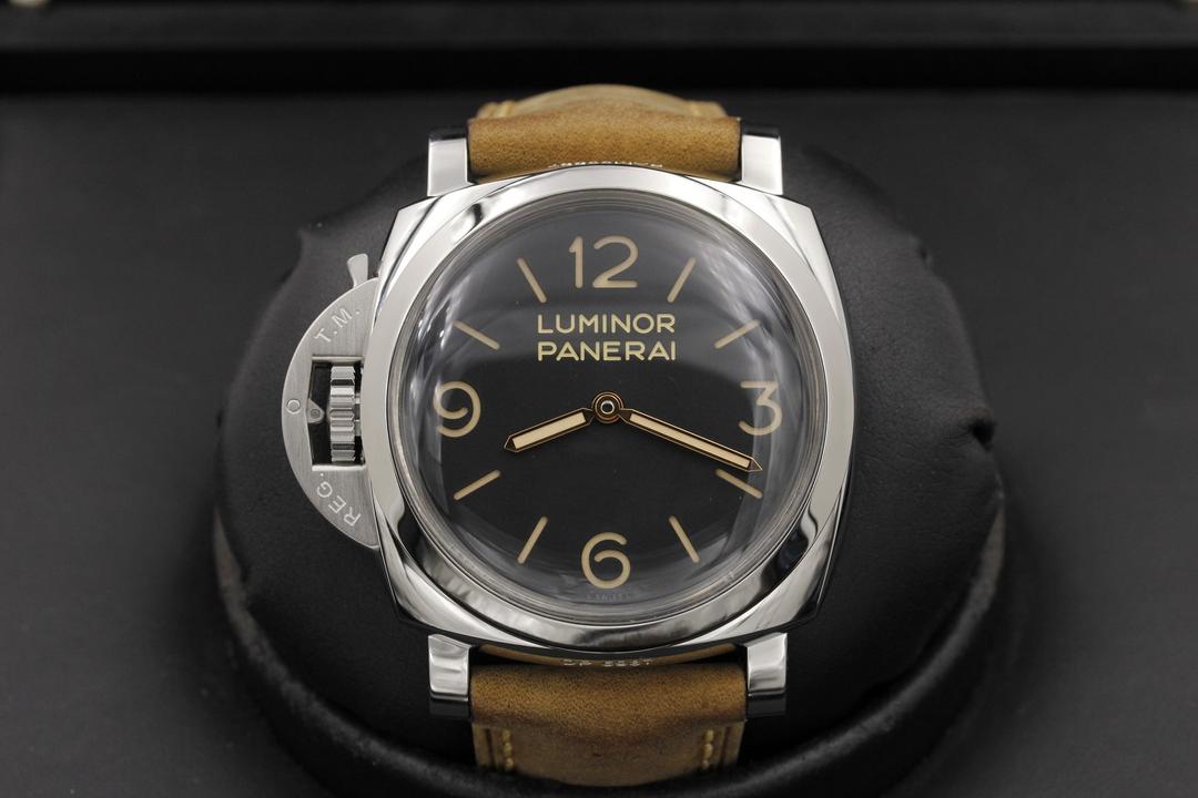 Panerai Luminor Pam 557